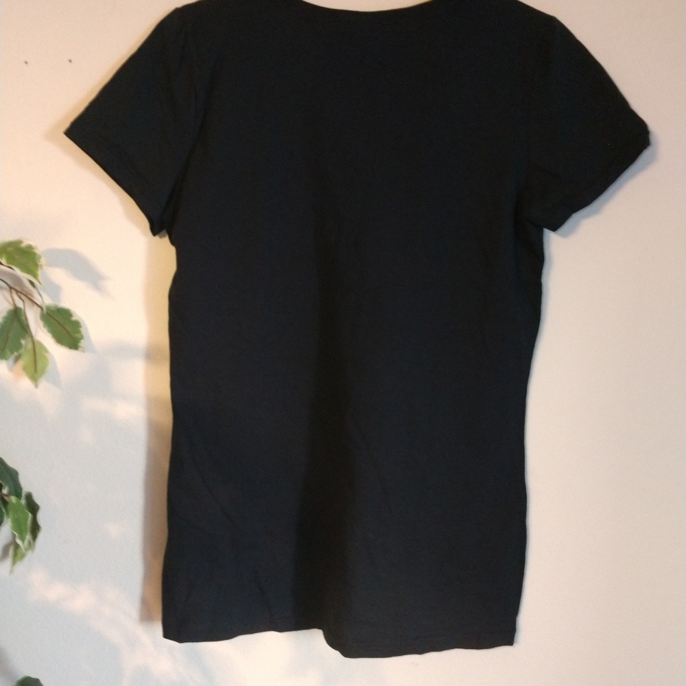 Love is Love graphic t-shirt NWOT - Picture 8 of 8